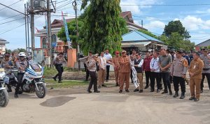 JELANG PILKADA: Kapolres PPU, AKBP Supriyanto bersama Ketua KPU PPU, Ali Yamin Ishak dan Pj Bupati PPU, Zainal Arifin, ketika melaksanakan distribusi logistik Pilkada 2024. (Kacamatanegeri.com)