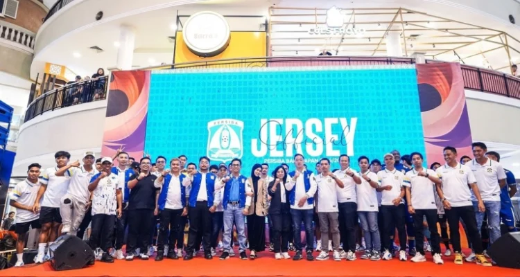 PERJUANGAN DIMULAI: Tim Beruang Madu, Persiba Balikpapan secara resmi luncurkan tim untuk menghadapi kompetisi Liga 3 Indonesia musim 2024 di Attrium Mall E-Walk, Minggu (24/11/2024).
